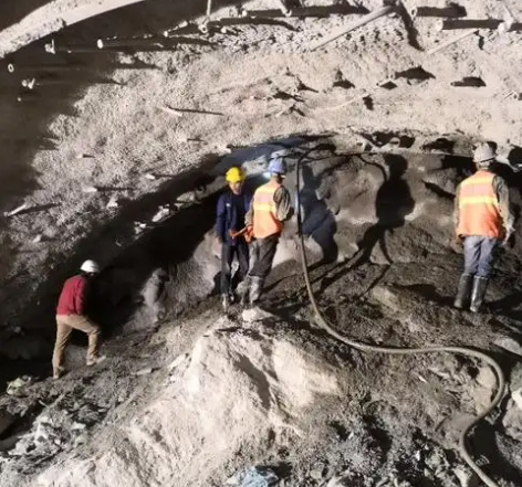 潮安隧道拱顶带模注浆料，微膨胀注浆料的特点及施工工艺